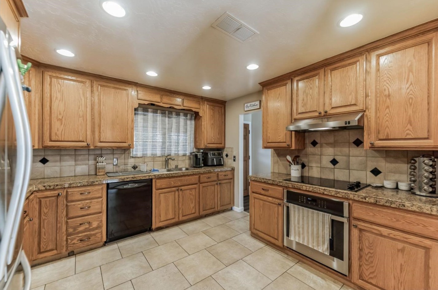 1712 Thorsen Ave, Modesto, CA 95355