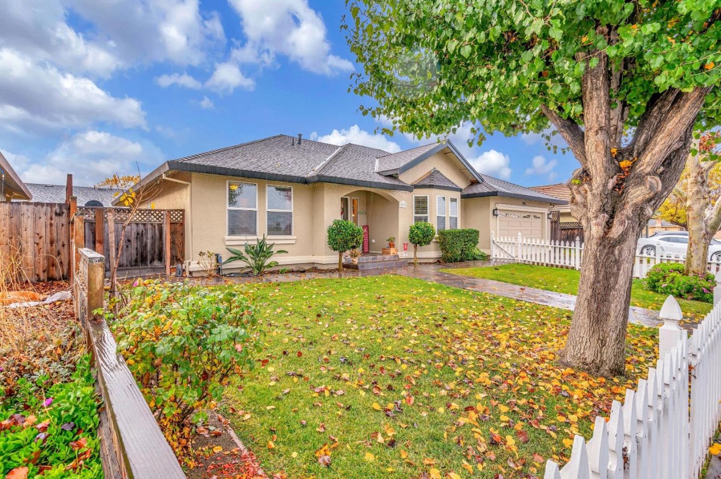 1035 Meridian St, Hollister, CA 95023