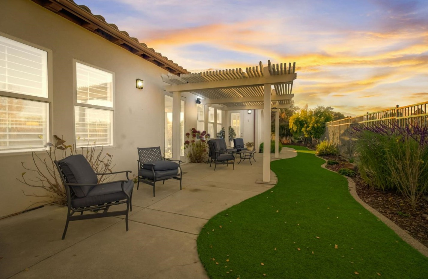 2460 Club Dr, Gilroy, CA 95020-3016