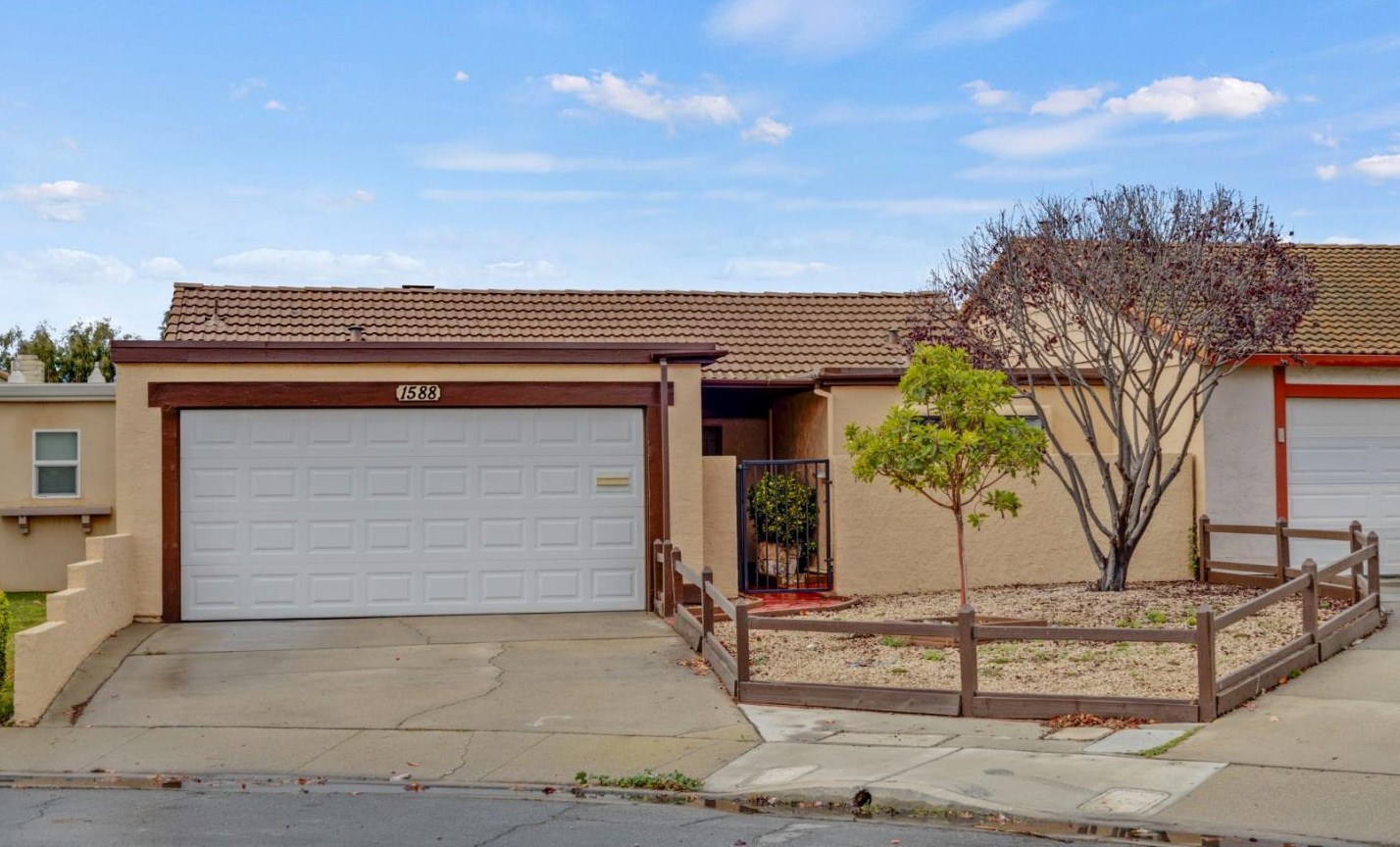 1588 Duran St, Salinas, CA 93906-2312