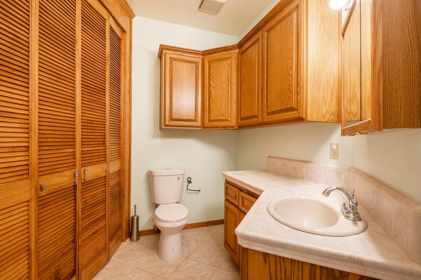 16955 Oakridge Ln, Morgan Hill CA  95037-6819 exterior