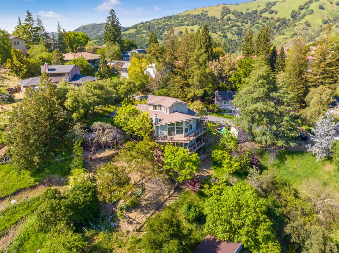 16955 Oakridge Ln, Morgan Hill CA  95037-6819 exterior