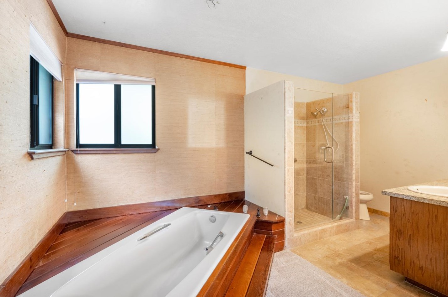 16955 Oakridge Ln, Morgan Hill CA  95037-6819 exterior
