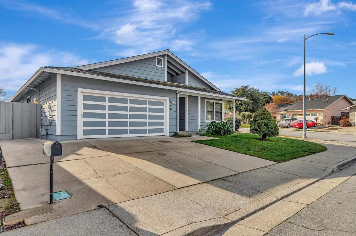 1250 Willow Ct, Gilroy, CA 95020