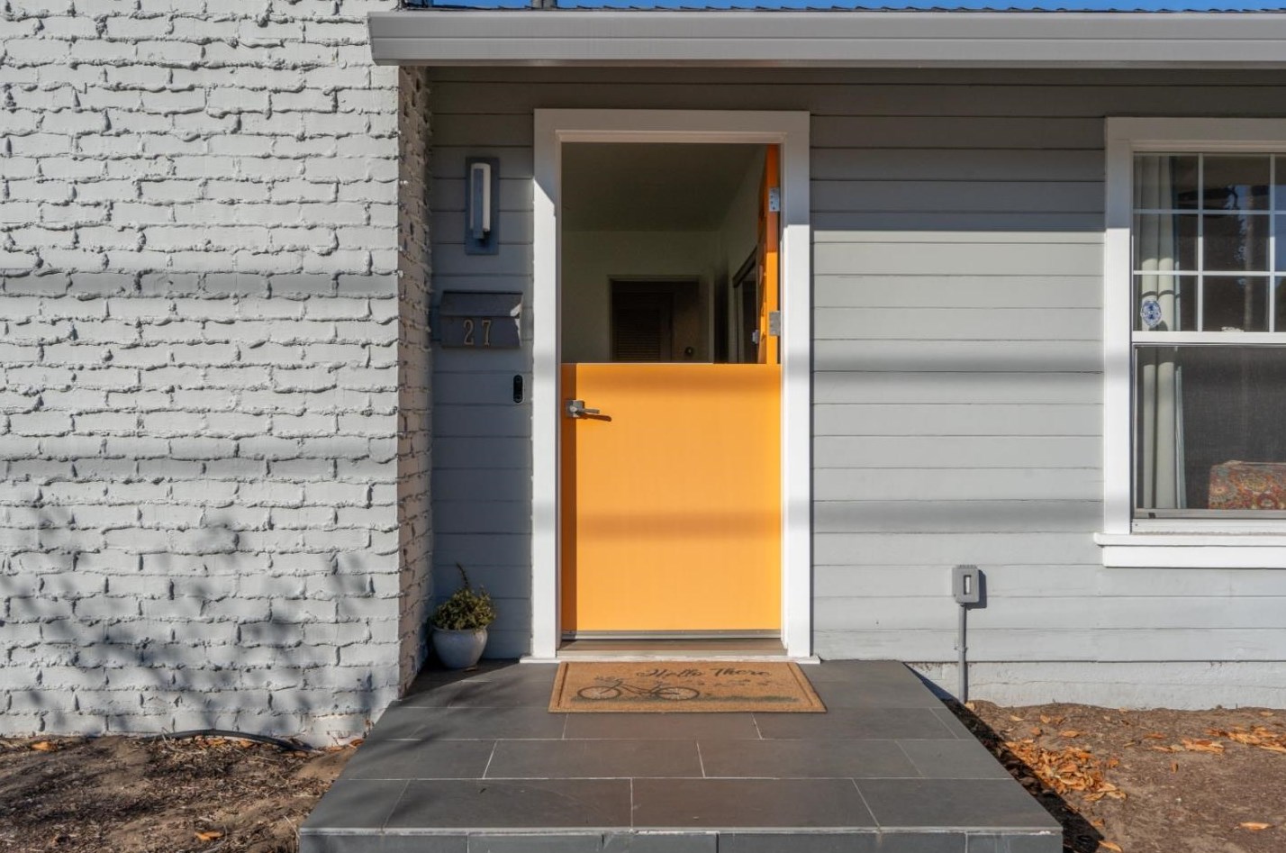 27 Quendale Ave, Monterey, CA 93940-5546