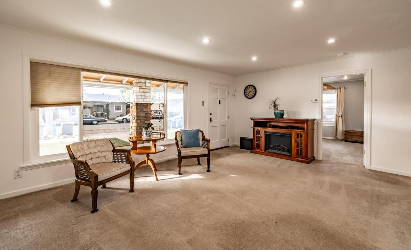 951 Powell St, Hollister, CA 95023