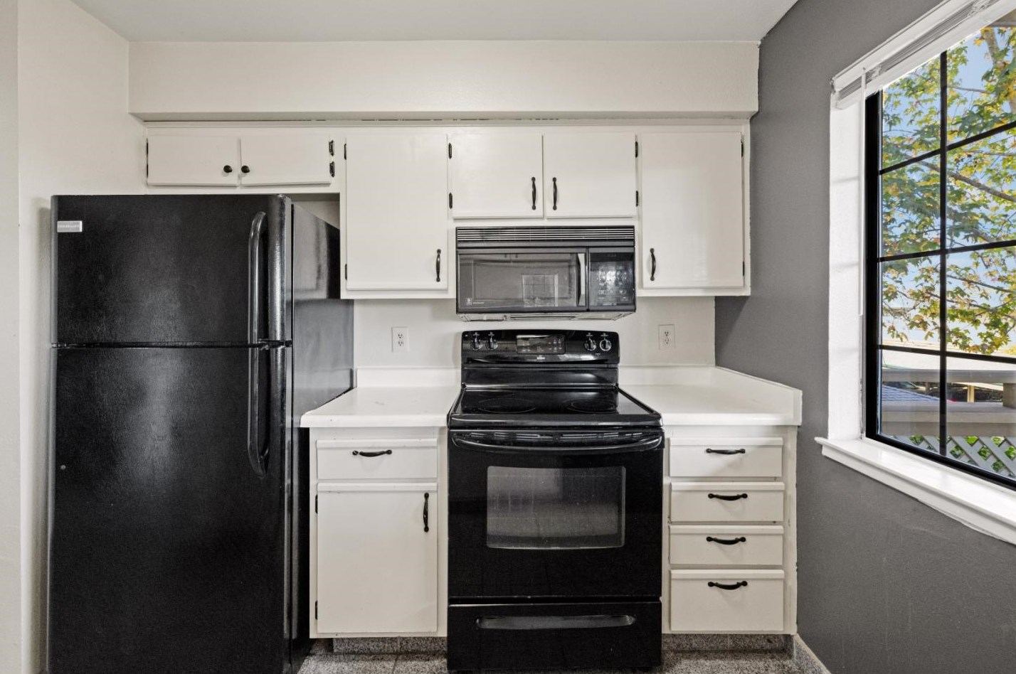 230 Pheasant Rdg Rd, Monterey CA  93940-5763 exterior