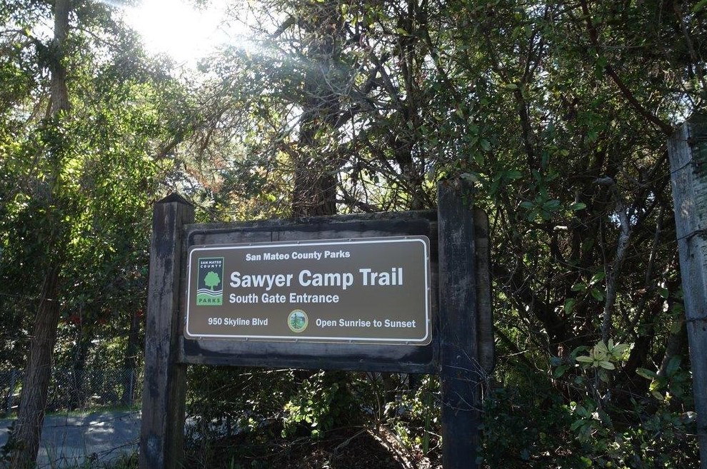 10 Woodcreek Ct, San Mateo CA  94402-4023 exterior