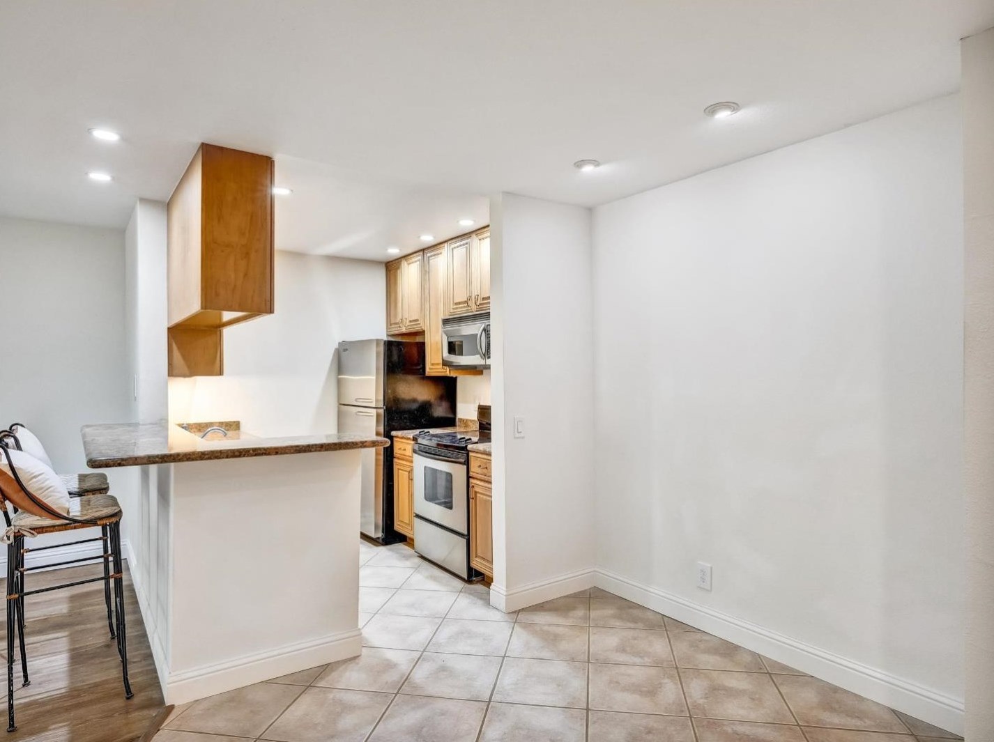 359 Half Moon Ln 304, Daly City, CA 94015