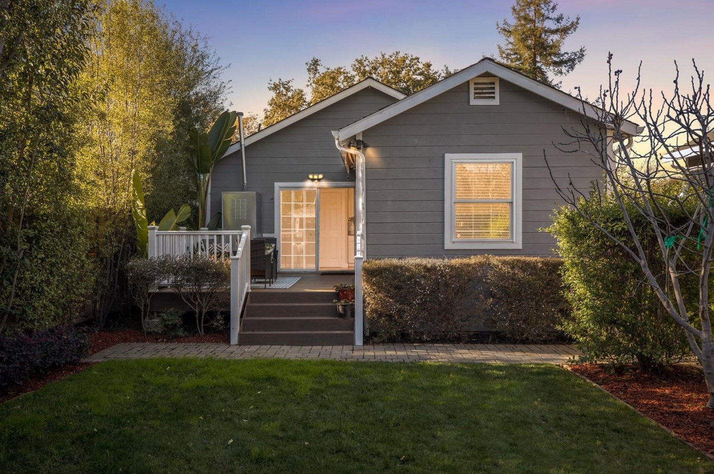 548 7th Ave, Menlo Park CA  94025-1847 exterior