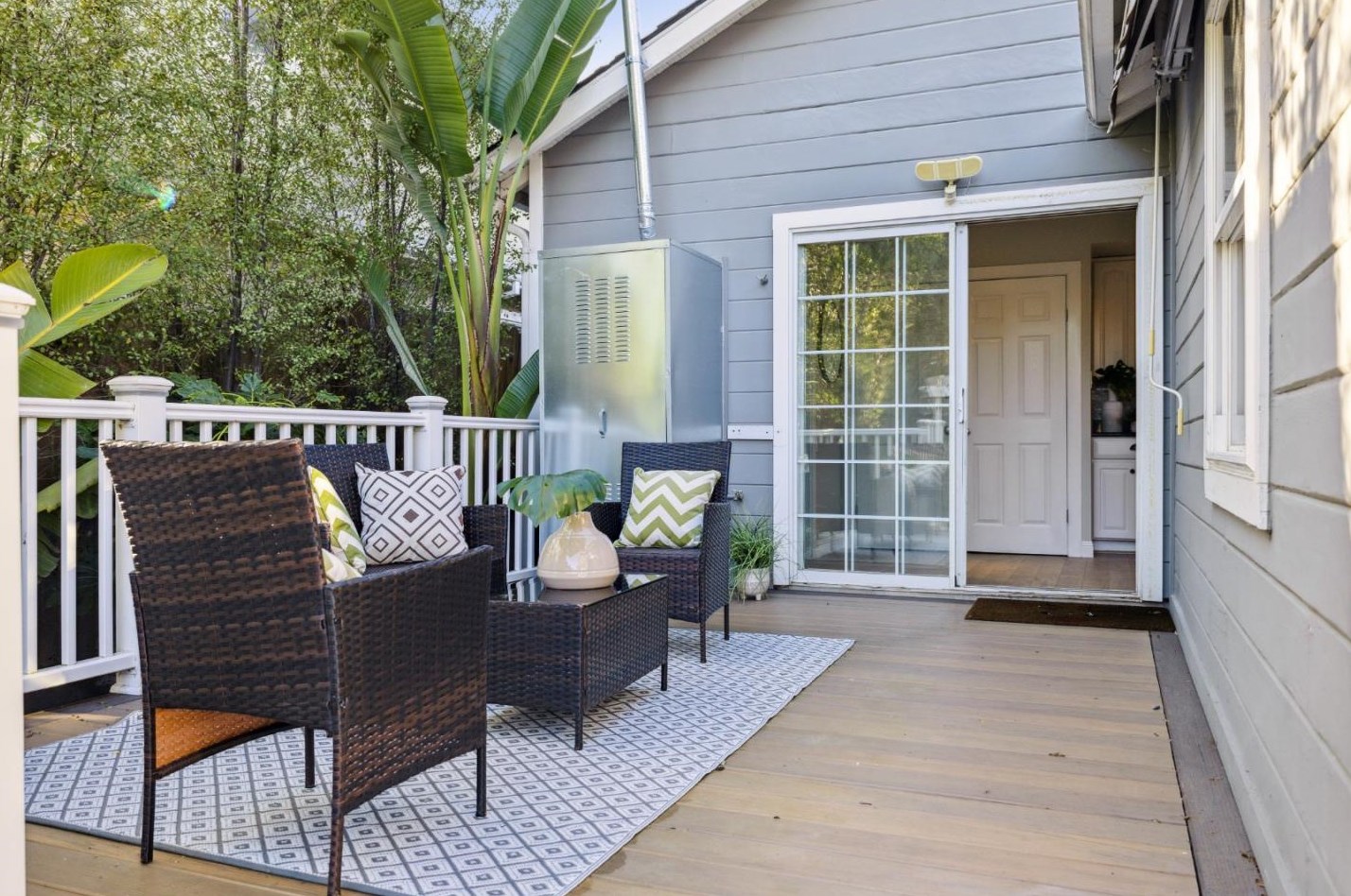 548 7th Ave, Menlo Park CA  94025-1847 exterior