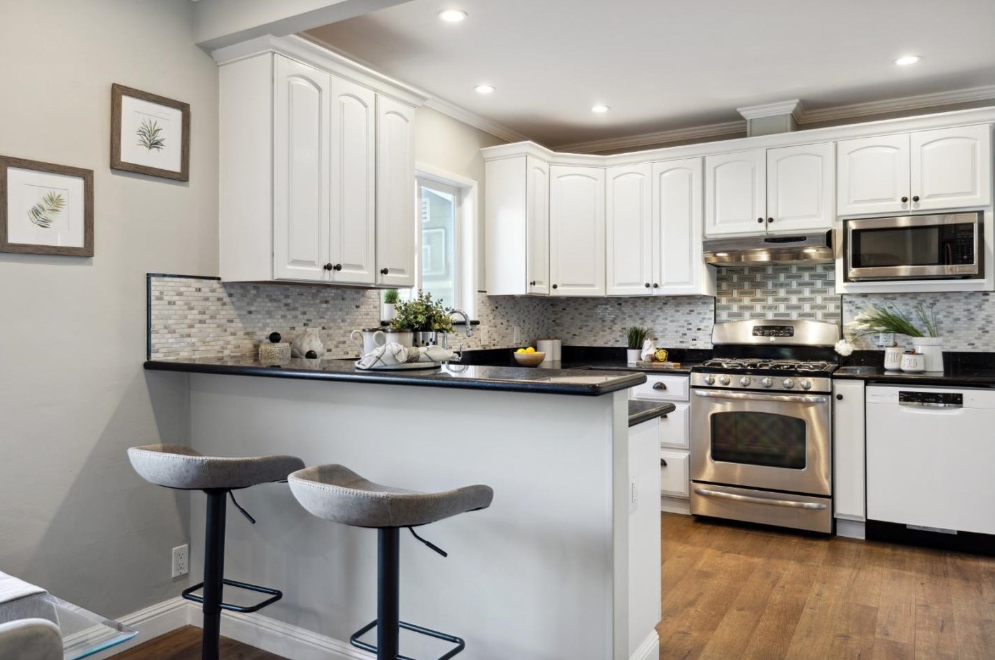 548 7th Ave, Menlo Park CA  94025-1847 exterior