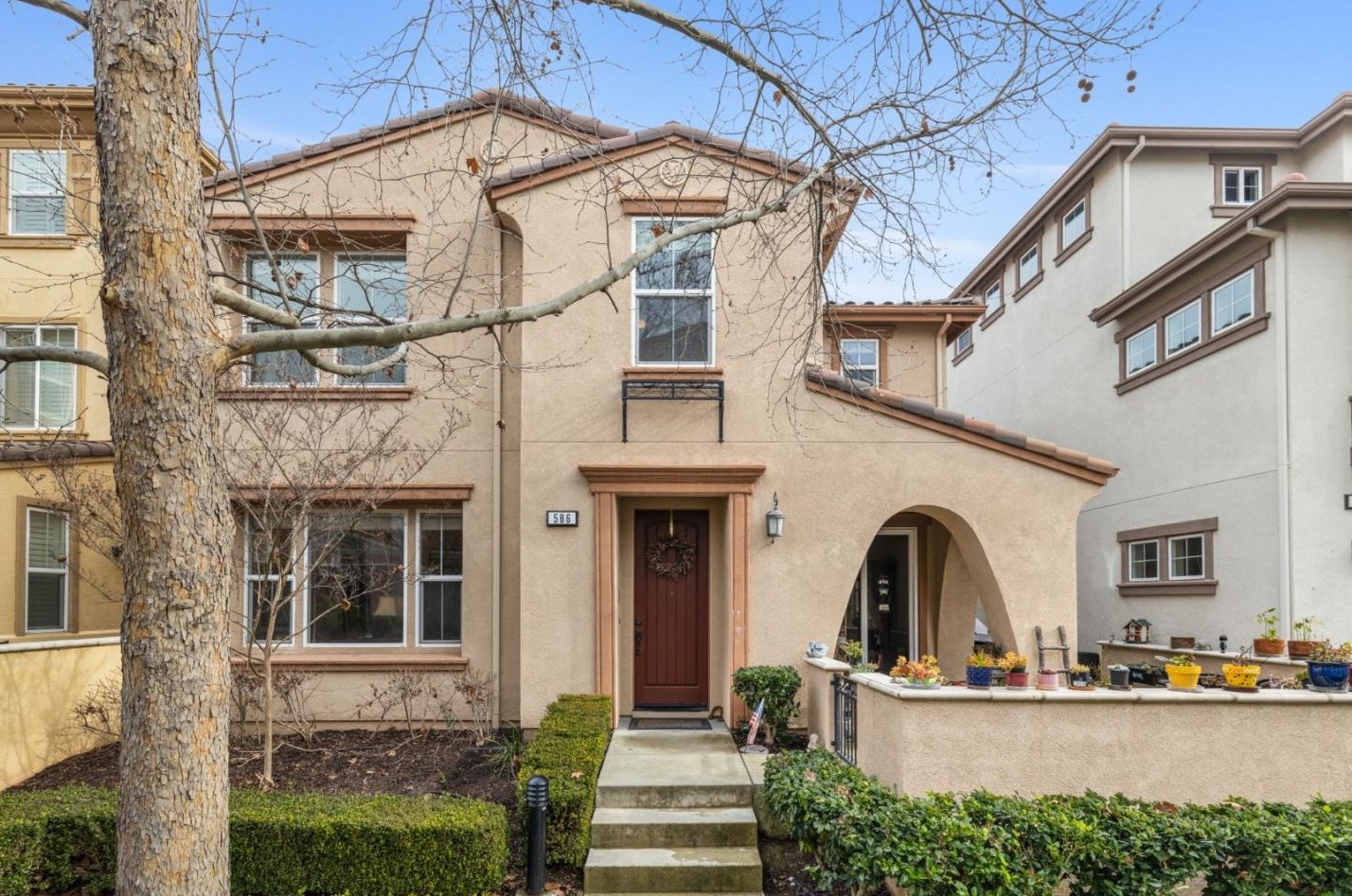 586 Selby Ln, Livermore, CA 94551-6373