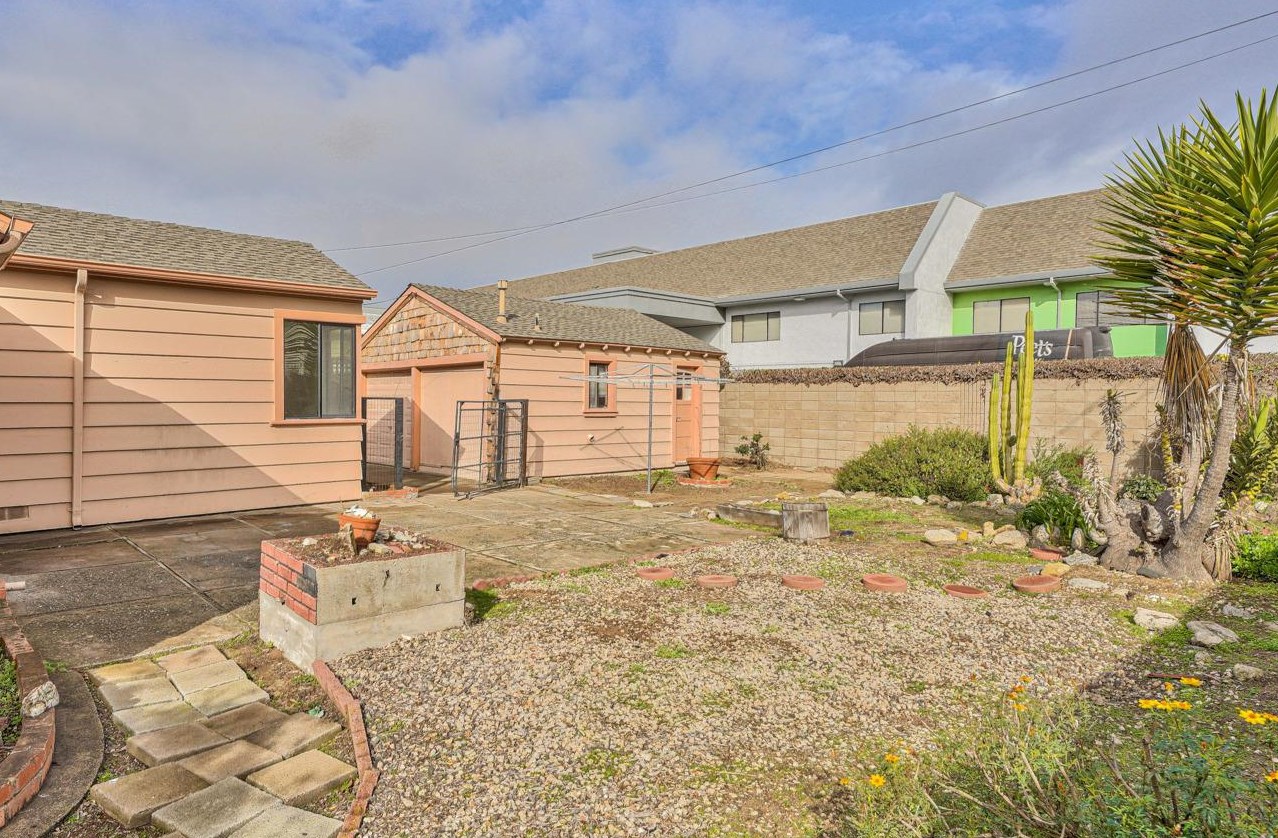 255 Oxner St, Monterey CA  93940-3707 exterior