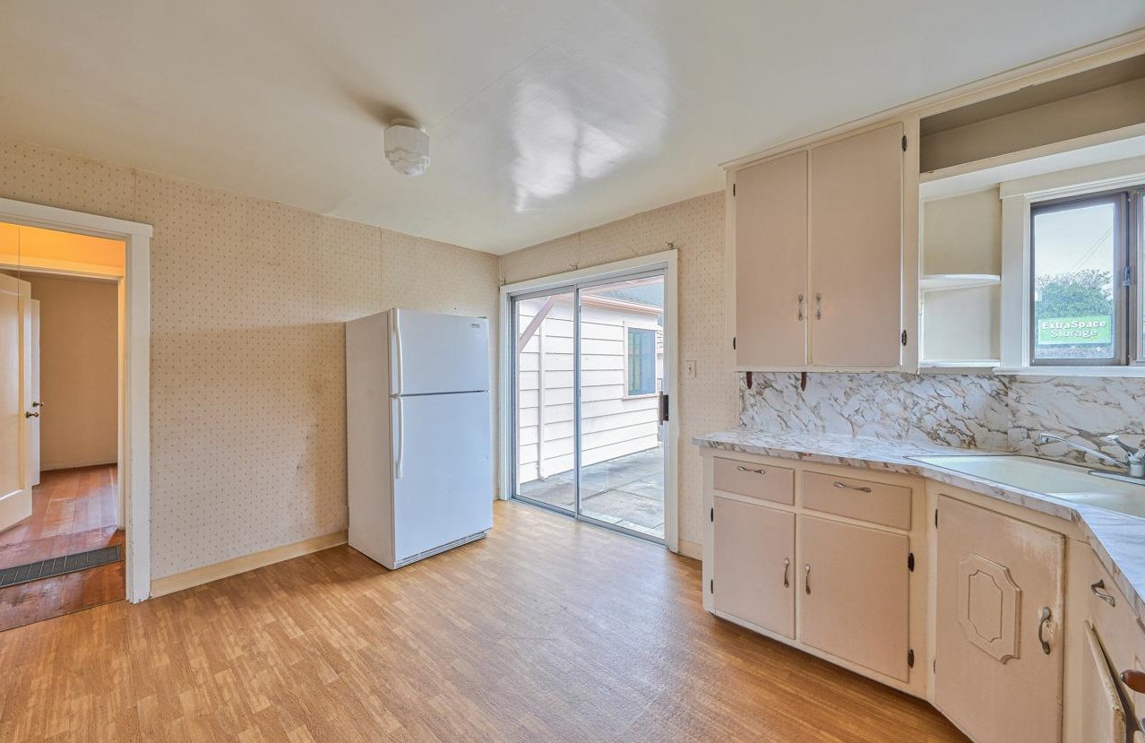 255 Oxner St, Monterey CA  93940-3707 exterior
