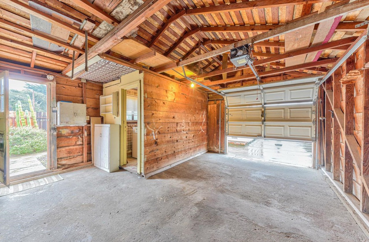 255 Oxner St, Monterey CA  93940-3707 exterior