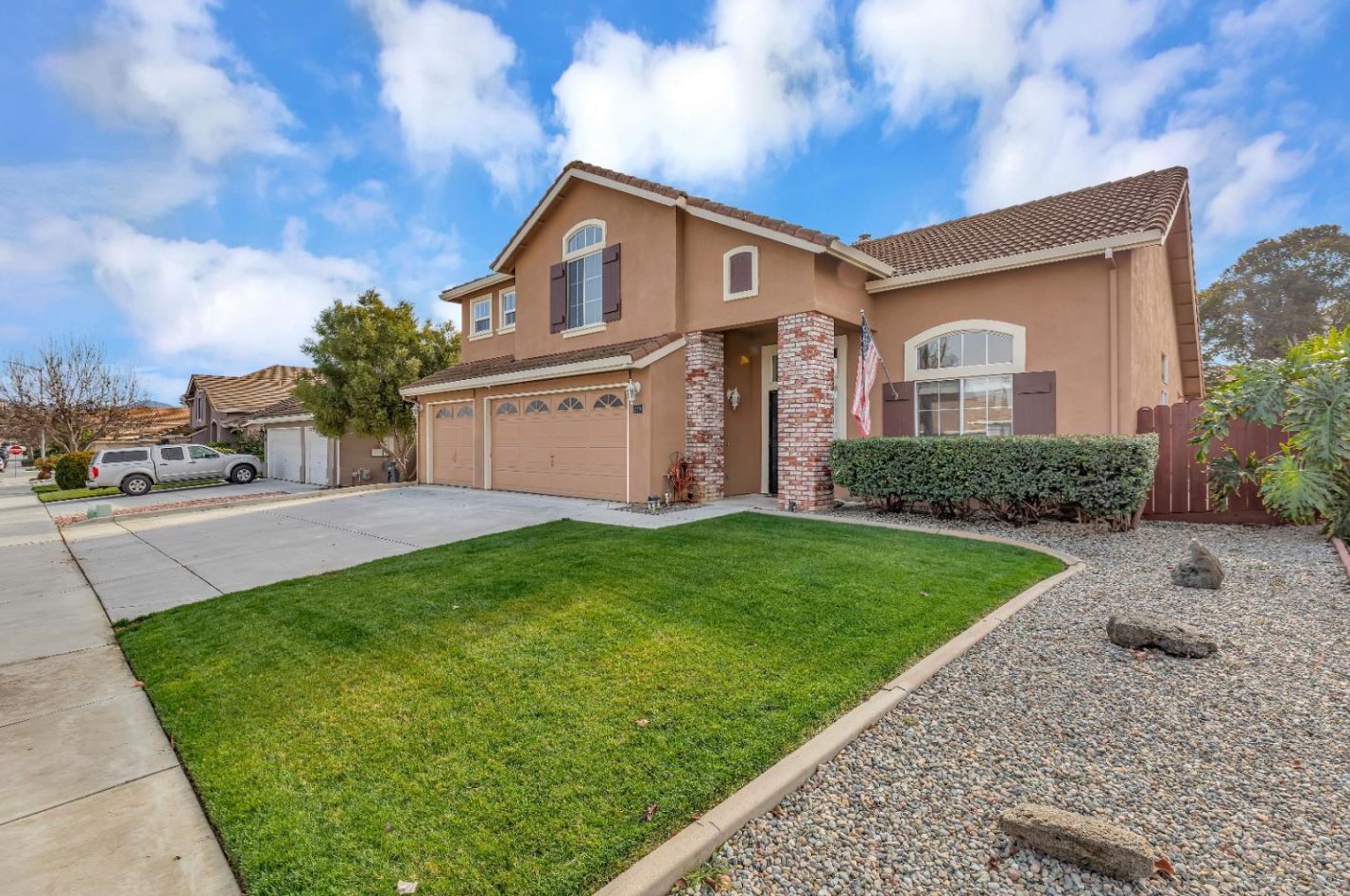 2121 Cypress St, Hollister, CA 95023