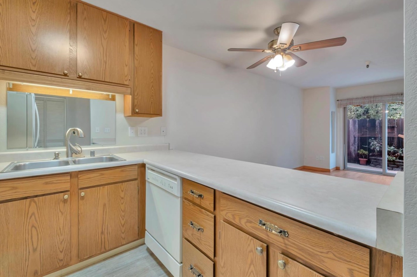 104 Vista Prieta Ct, Santa Cruz, CA 95062-1880