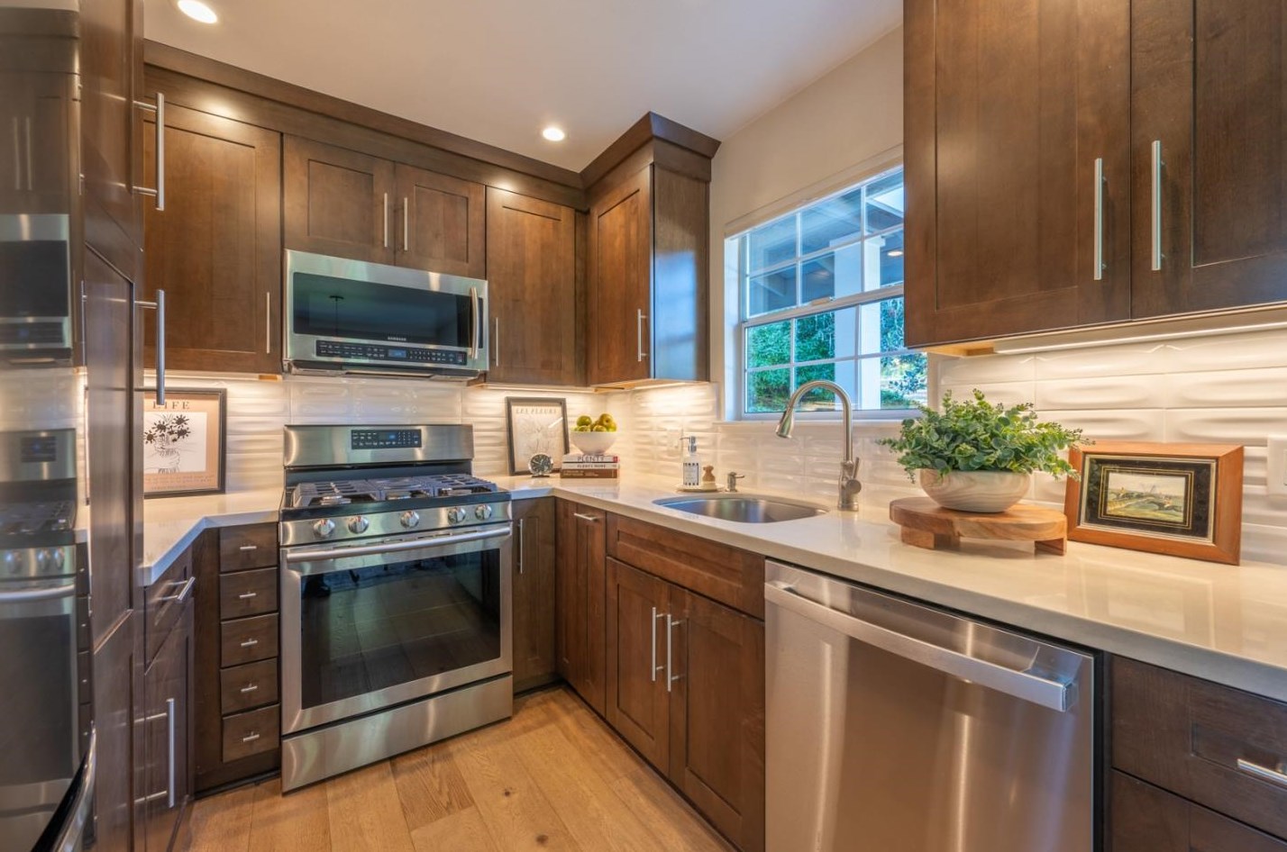556 Spencer St, Monterey CA  93940-1336 exterior