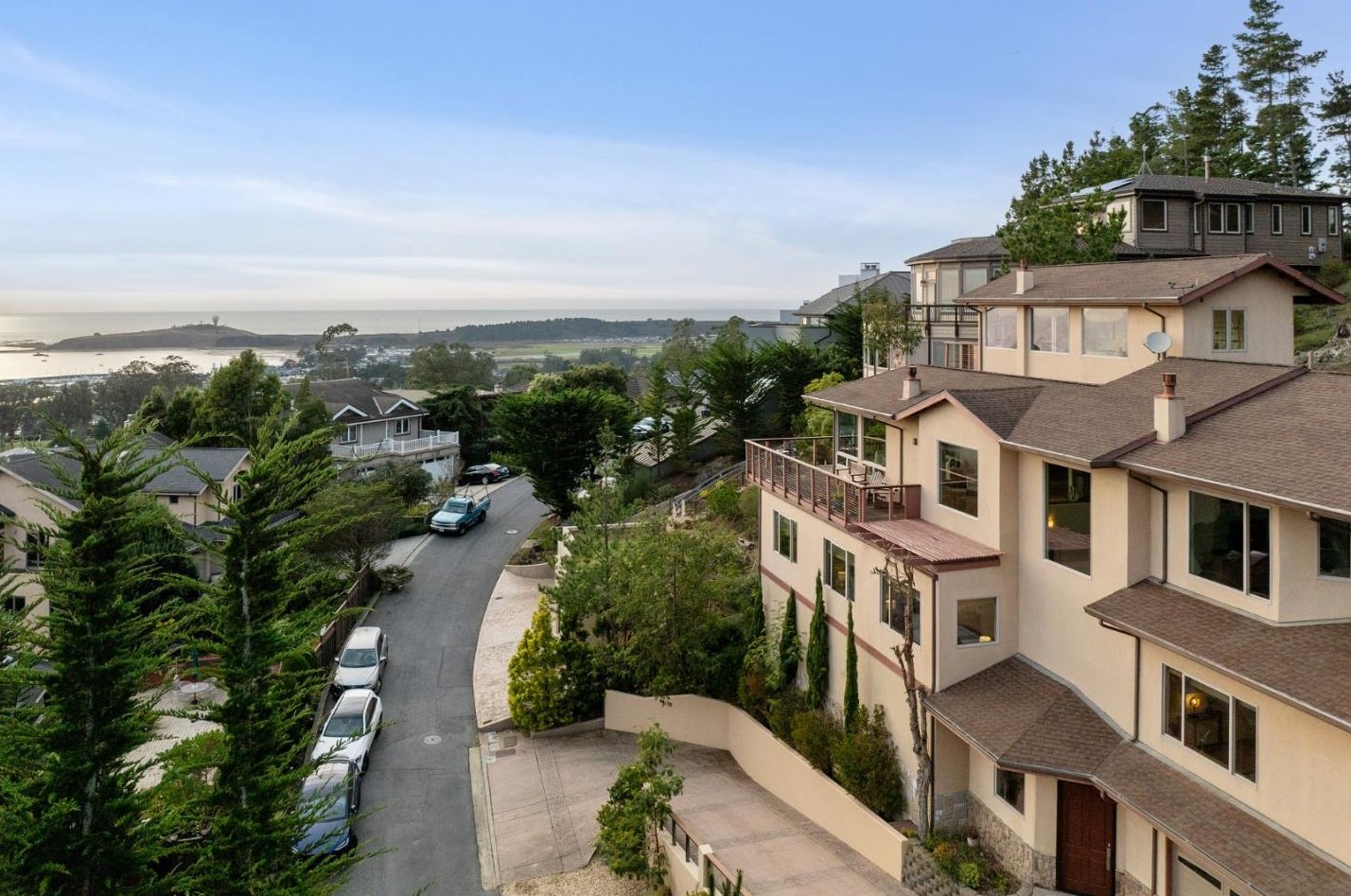 236 Del Monte Rd, El Granada, CA 94018