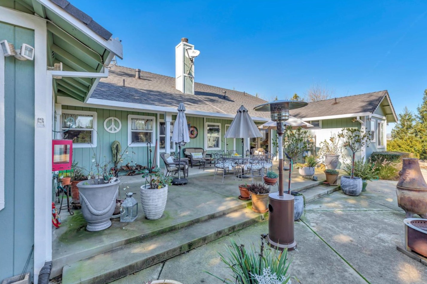 233 Menzel Rd, Hollister CA  95023-9745 exterior