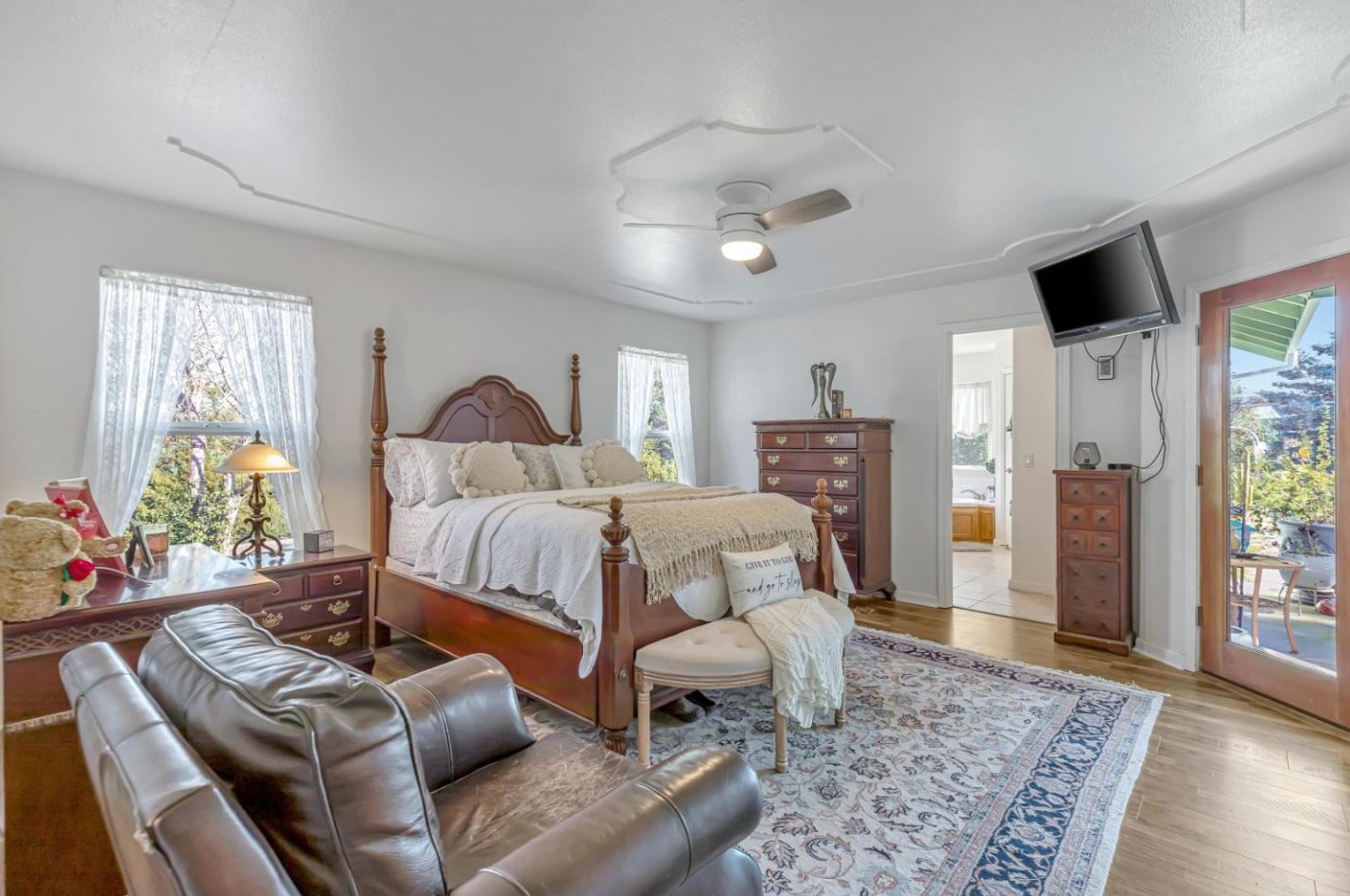 233 Menzel Rd, Hollister CA  95023-9745 exterior
