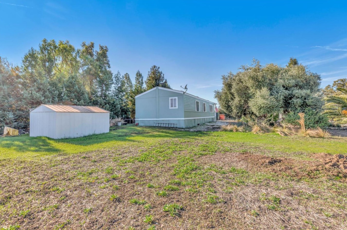 233 Menzel Rd, Hollister CA  95023-9745 exterior