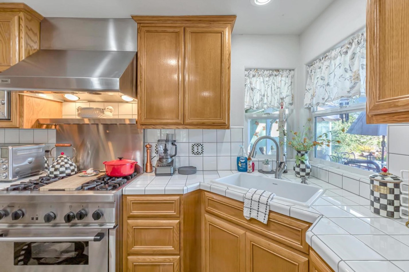 233 Menzel Rd, Hollister CA  95023-9745 exterior