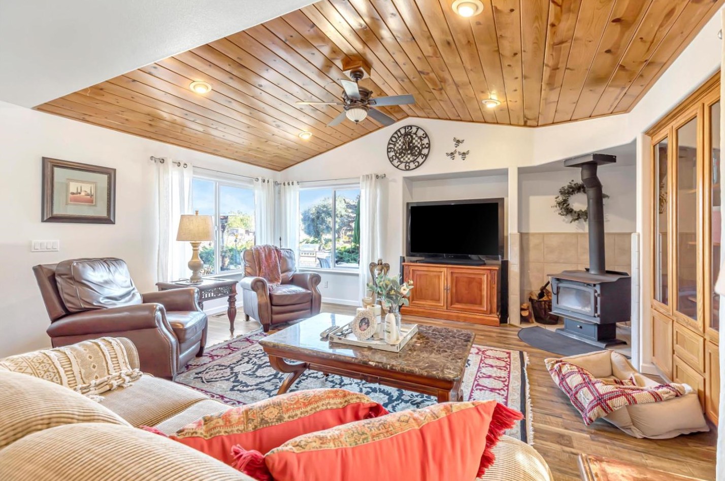 233 Menzel Rd, Hollister CA  95023-9745 exterior