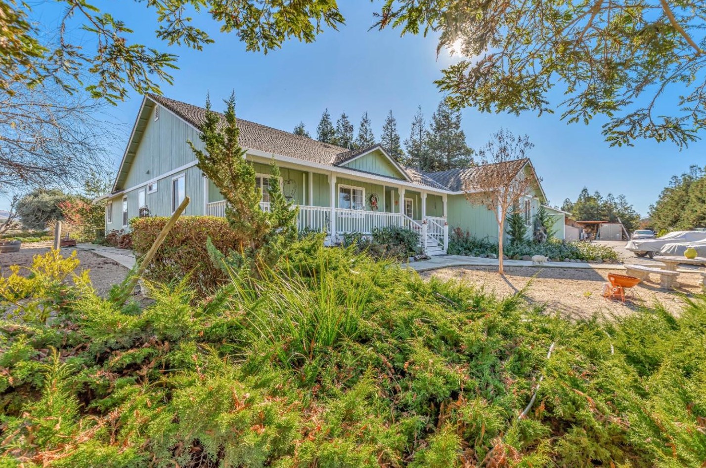233 Menzel Rd, Hollister CA  95023-9745 exterior