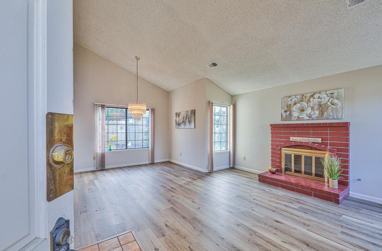 2 Geary Cir, Salinas, CA 93907-1966