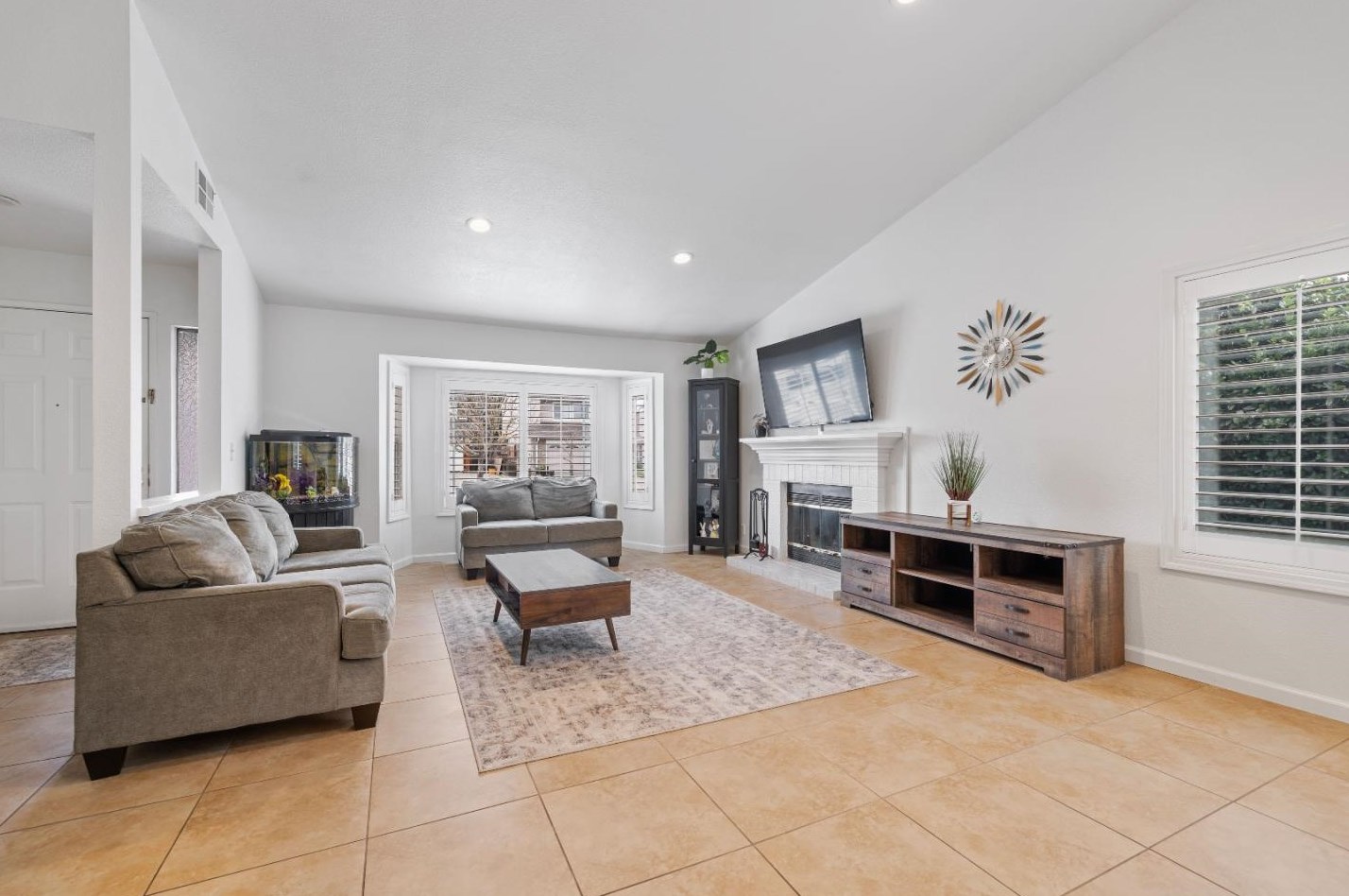 9272 El Caminito, Gilroy, CA 95020-7452