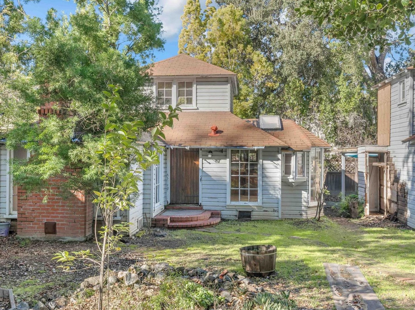 562 Irven Ct, Palo Alto, CA 94306-3950