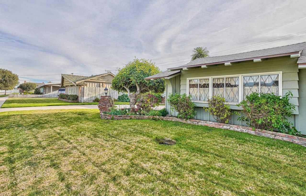 619 Loma Vista Dr, Salinas, CA 93901-1508