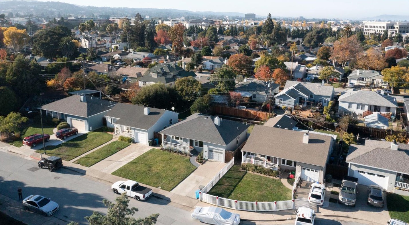 125 Otay Ave, San Mateo CA  94403-2839 exterior