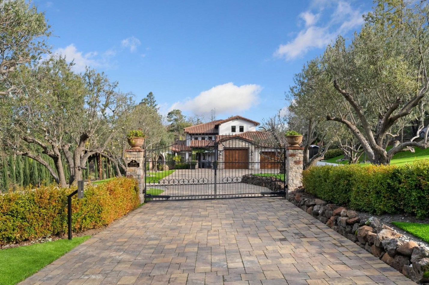 15890 Viewfield Rd, Los Gatos, CA 95030
