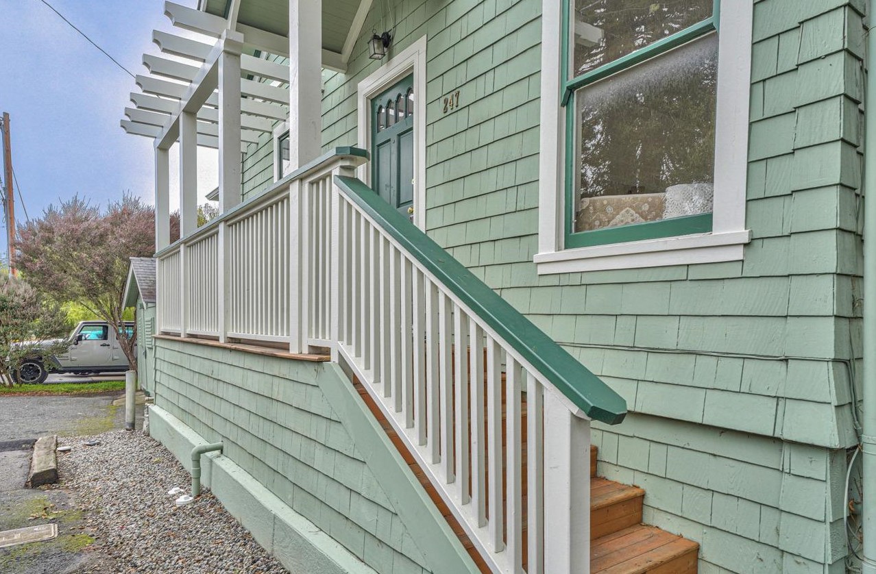 245 Walnut St, Del Monte Park, CA 93950-3140