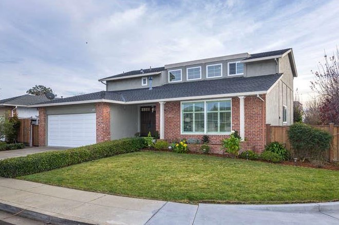 700 Niantic Dr, San Mateo, CA 94404-1704