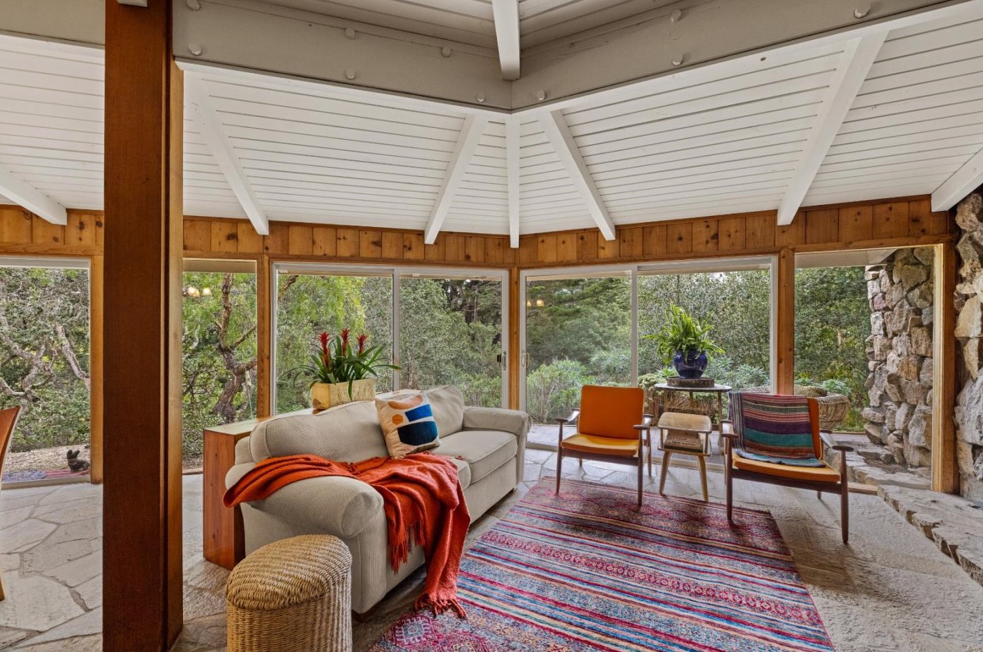 25970 Canada Dr, Carmel, CA 93923-8924