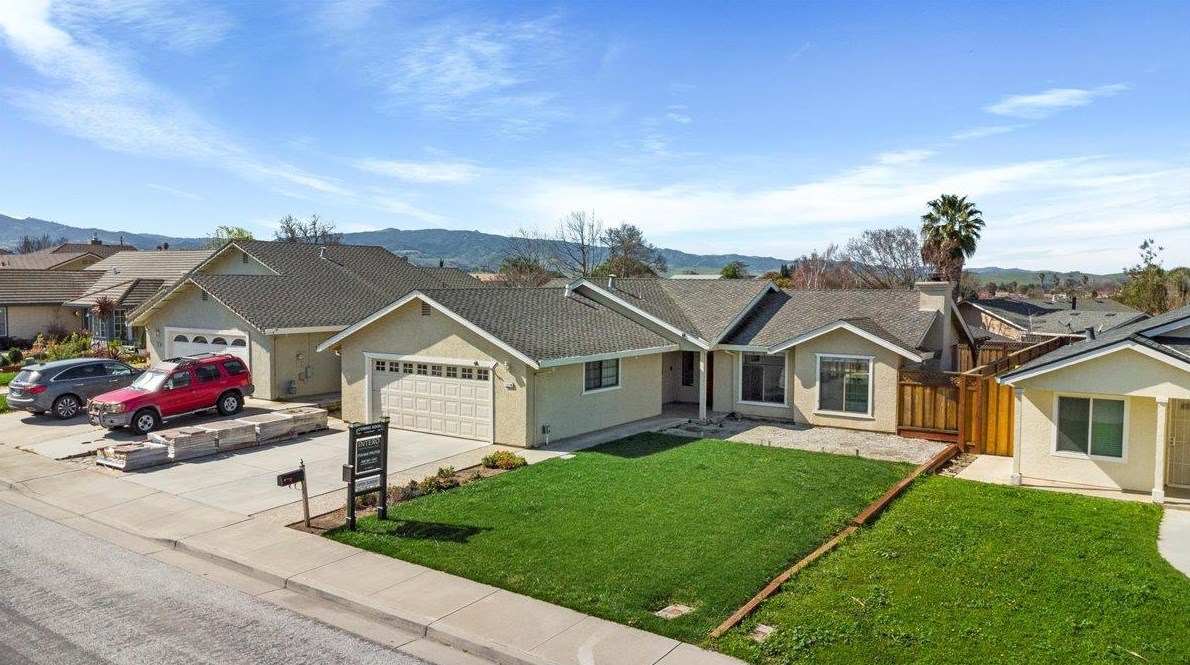 1370 El Cerro Dr, Hollister, CA 95023-6733