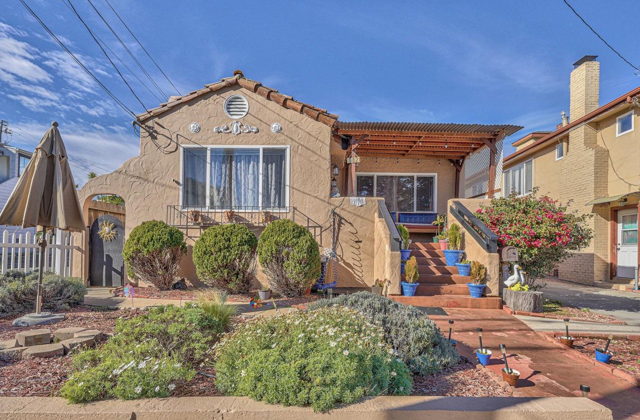 582 Van Buren St, Monterey, CA 93940