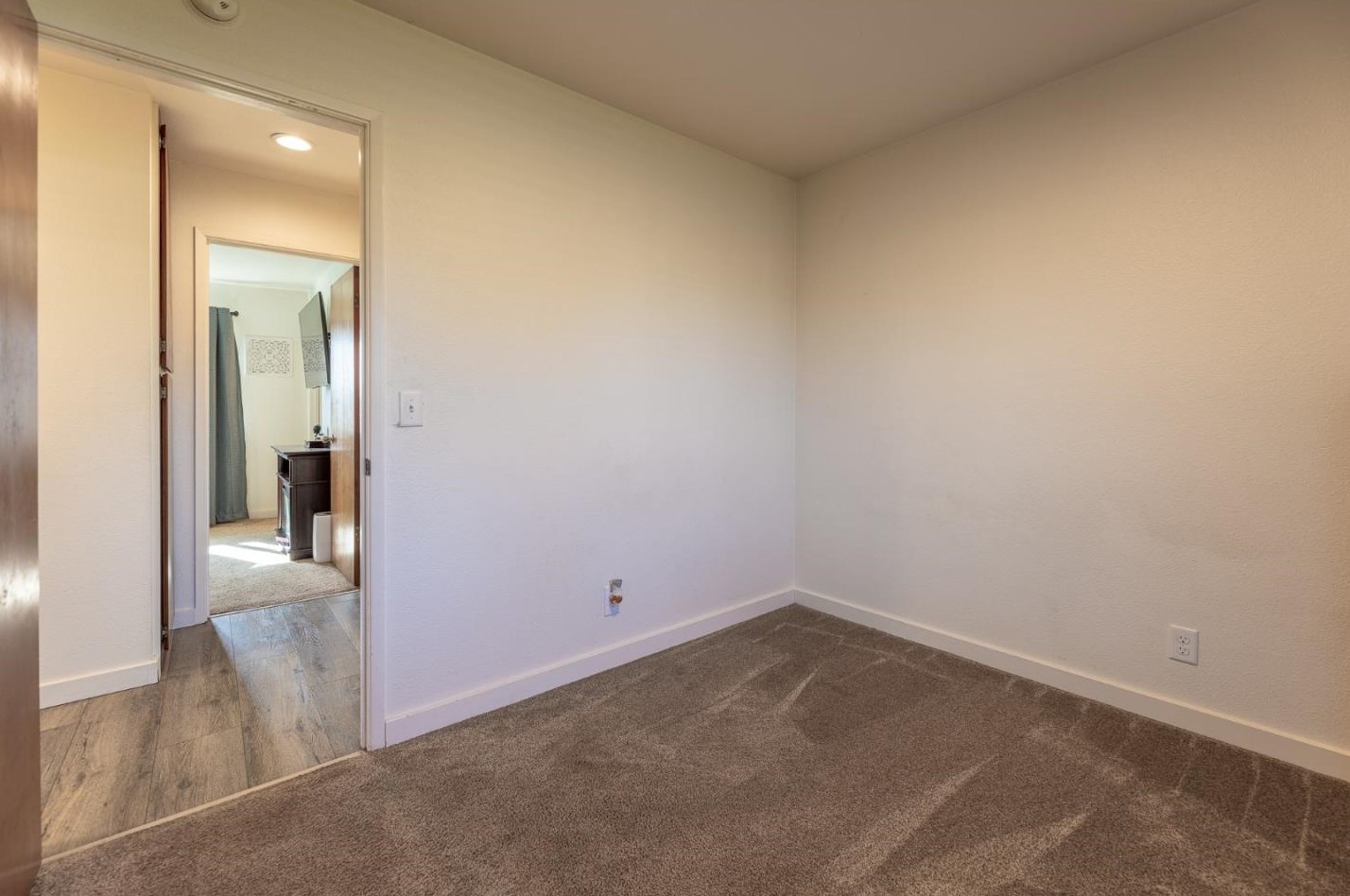 18704 Cleveland Ave, Salinas CA  93906-1833 exterior