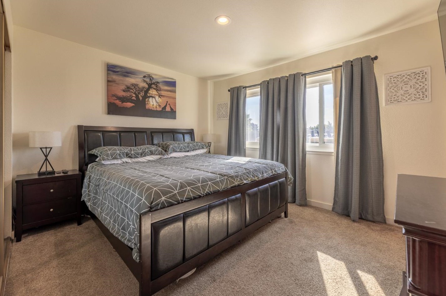 18704 Cleveland Ave, Salinas CA  93906-1833 exterior