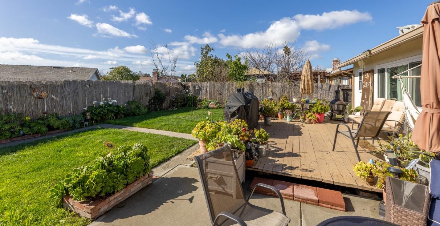 18704 Cleveland Ave, Salinas CA  93906-1833 exterior