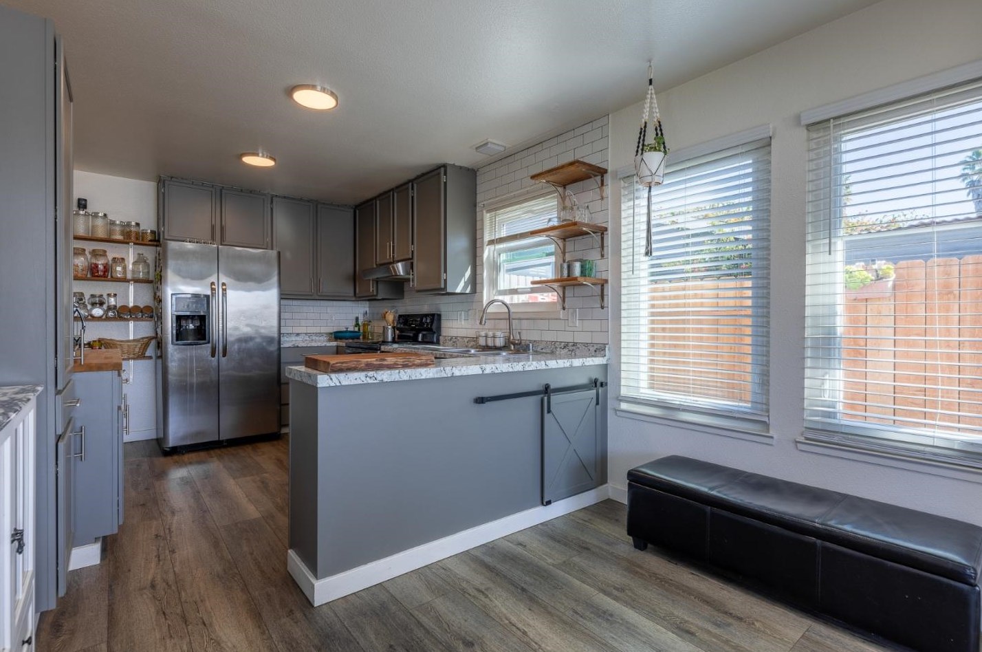 18704 Cleveland Ave, Salinas CA  93906-1833 exterior