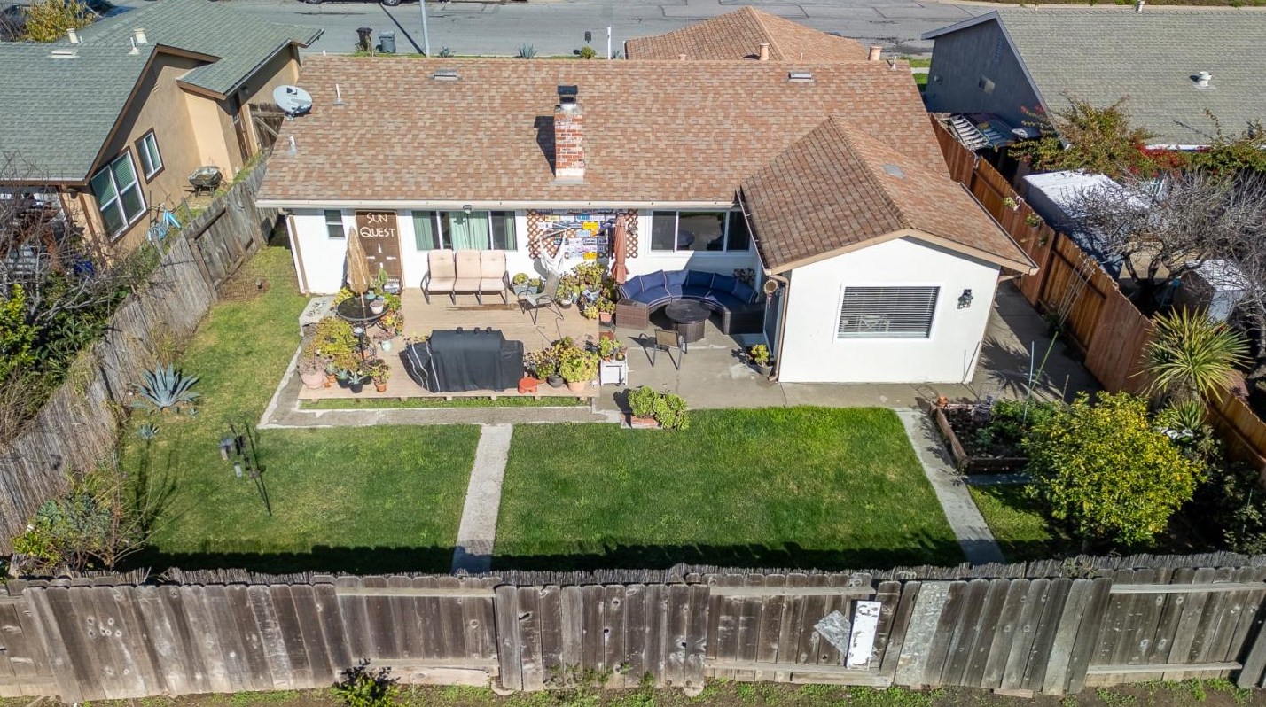 18704 Cleveland Ave, Salinas CA  93906-1833 exterior