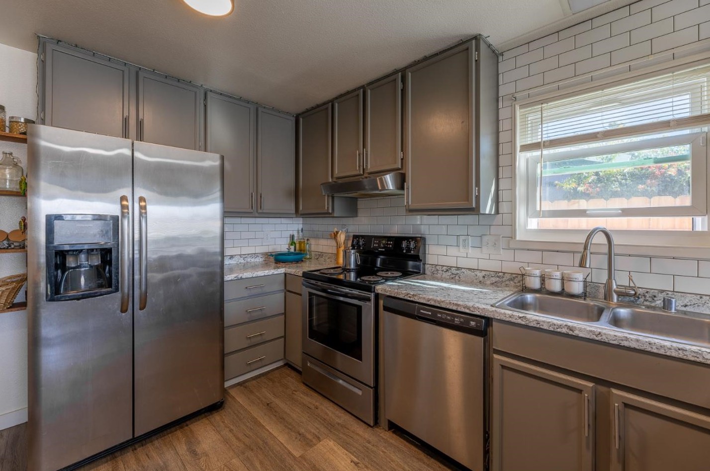 18704 Cleveland Ave, Salinas CA  93906-1833 exterior