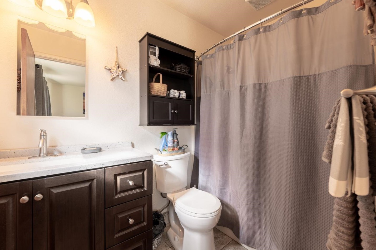 18704 Cleveland Ave, Salinas CA  93906-1833 exterior