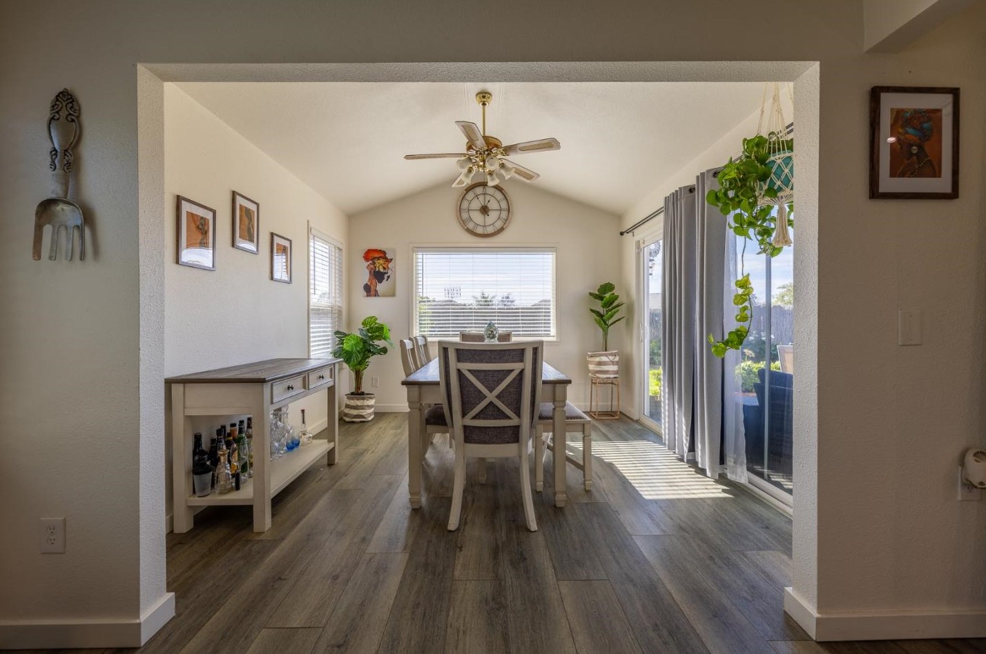 18704 Cleveland Ave, Salinas CA  93906-1833 exterior