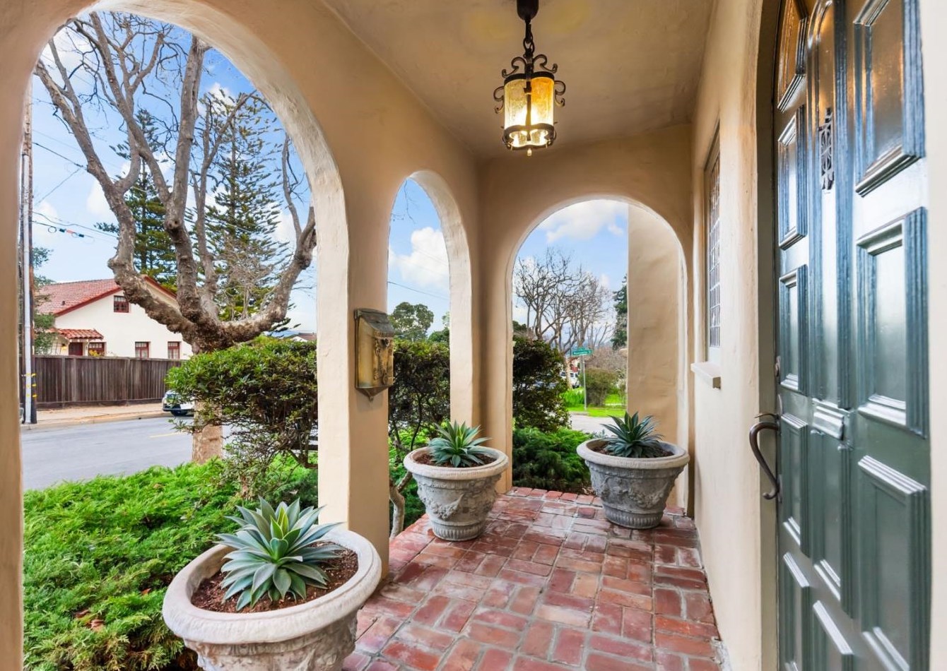 903 Jefferson St, Monterey CA  93940-2134 exterior
